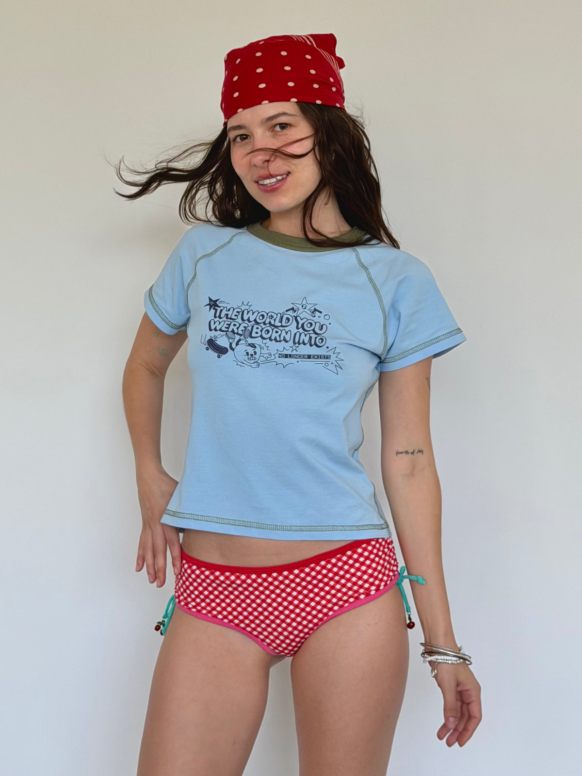 Футболка baby tee блакитна